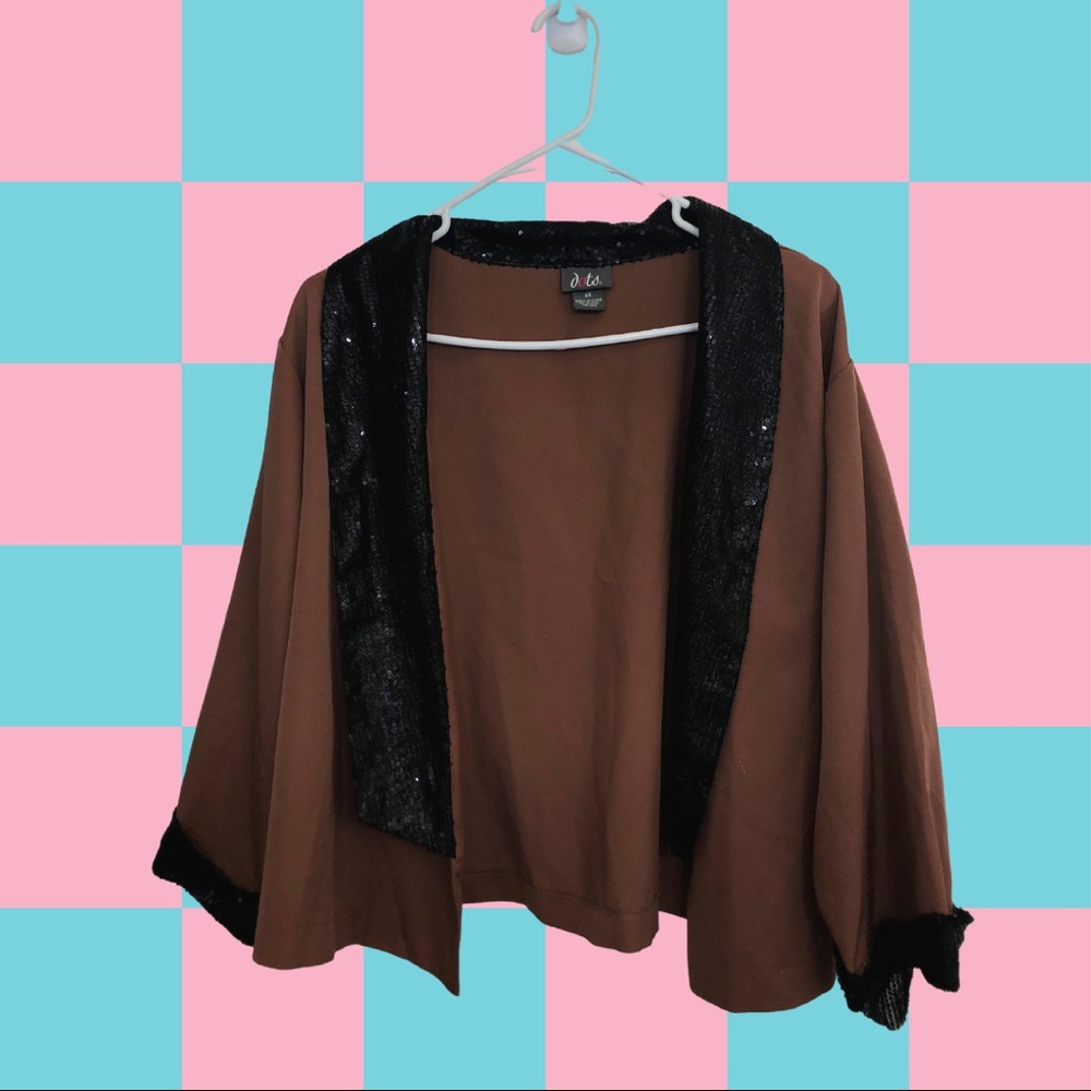 Nice brown blazer with black sequins detailing. Size 2X